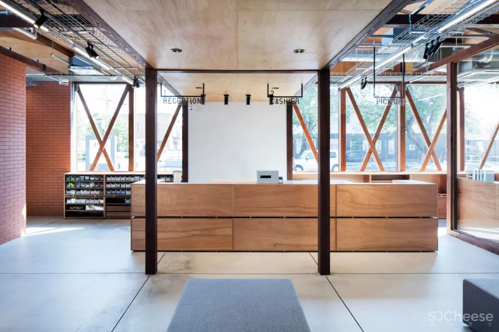 日本Jins眼镜店的内部结构