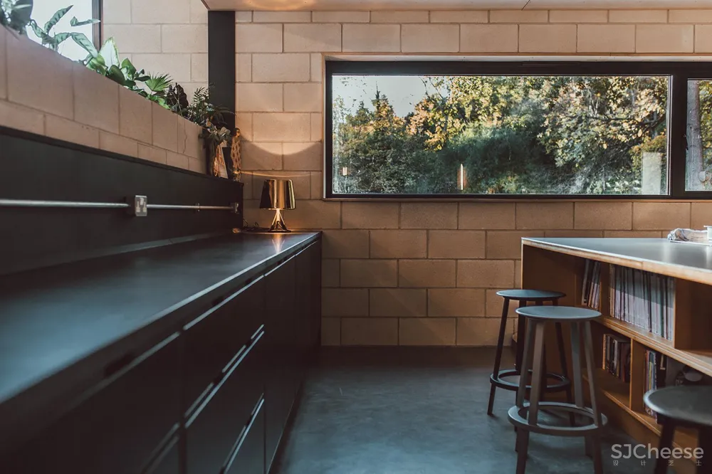 英国一对双胞胎兄弟自建优雅工业之家