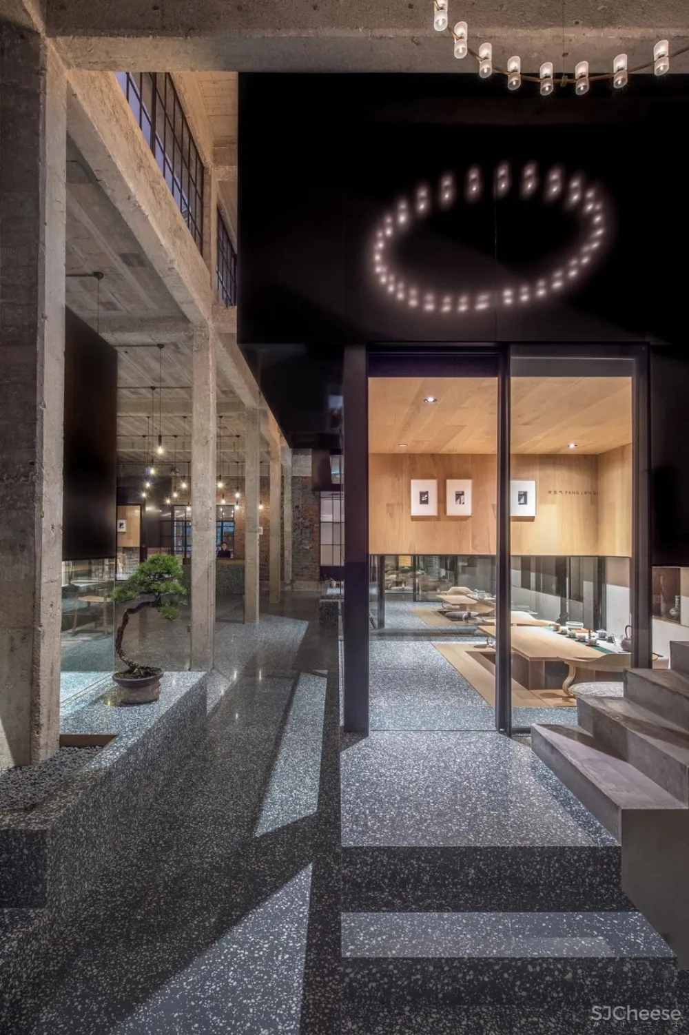 新作 | 耗资1000万,在450 m² 的老建筑内造了8个房子! 首