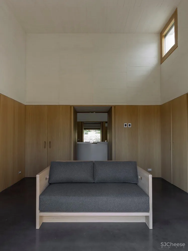 卡塞雷斯石屋 / Tuñón Arquitectos