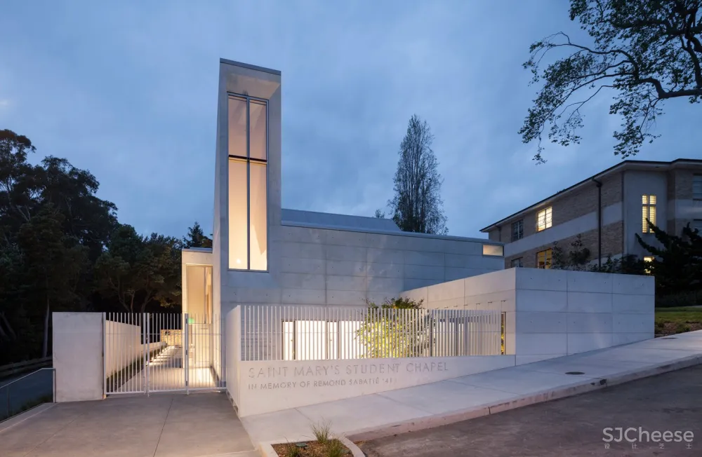 Mark Cavagnero Associates | 白色混凝土教堂