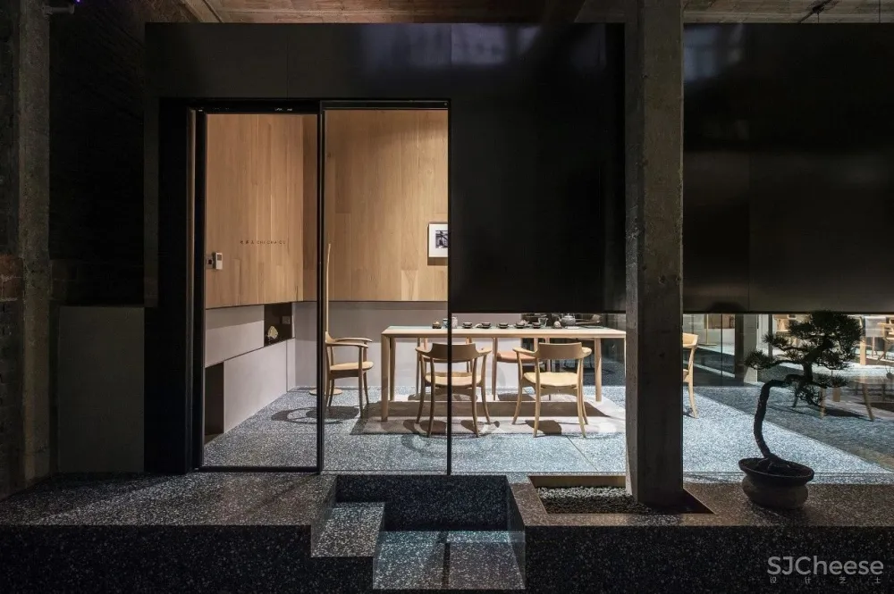 新作 | 耗资1000万,在450 m² 的老建筑内造了8个房子! 首