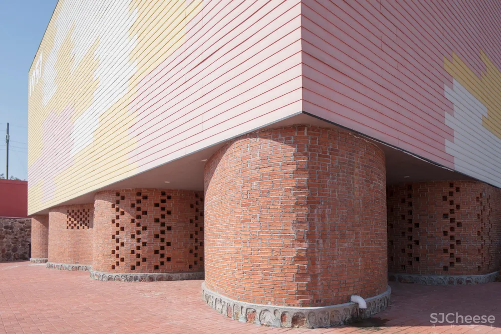 岳阳县三中学风雨操场兼报告厅,湖南 / 素朴建筑工作室