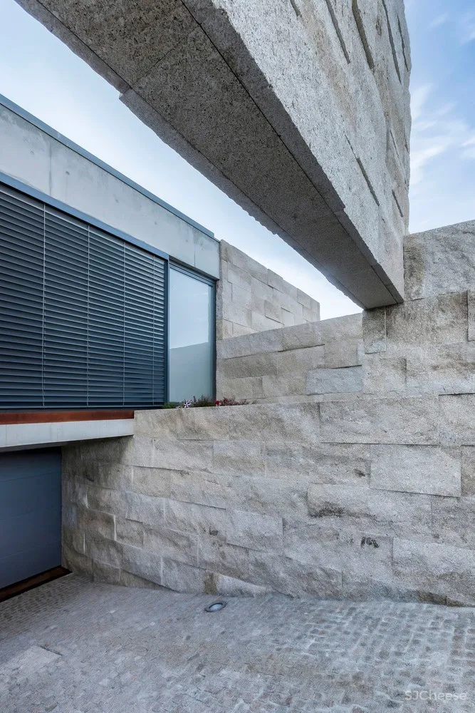 FCC Arquitectura | 葡萄牙拥有大地形区域的别墅 Campo das Paulas