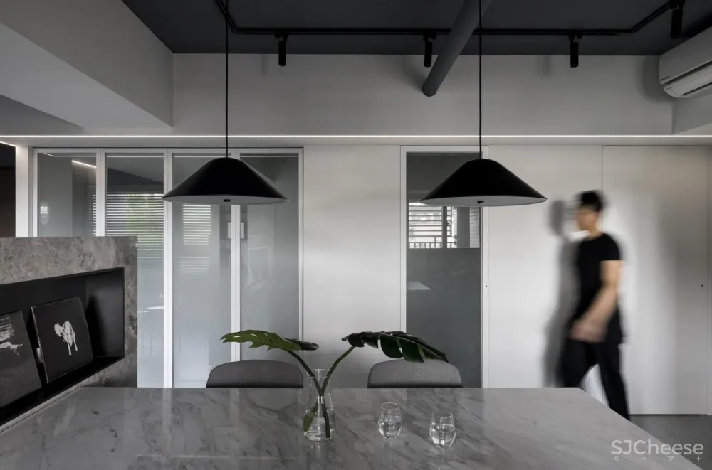 Blue in the F | 易其设计