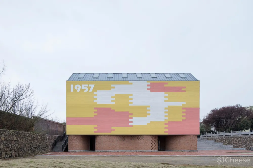 岳阳县三中学风雨操场兼报告厅,湖南 / 素朴建筑工作室