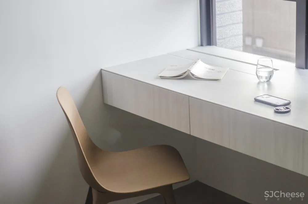 Blue in the F | 易其设计