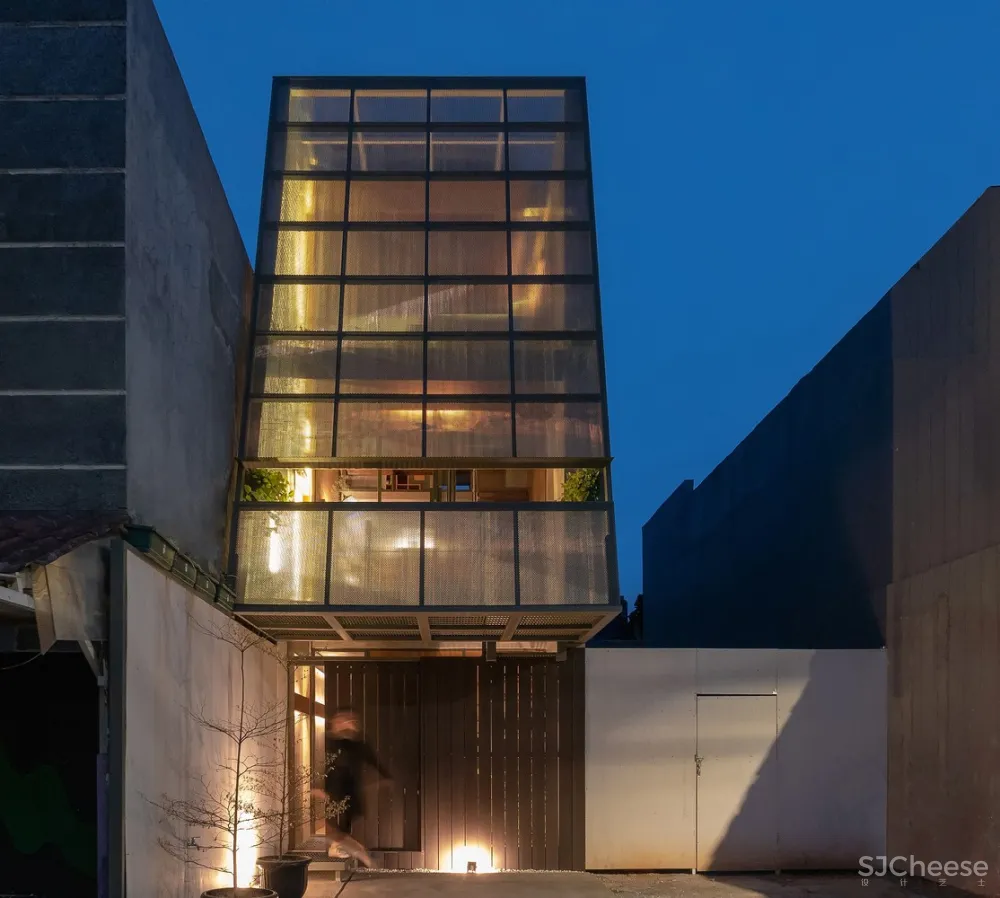 Ago Architects | 印尼家庭住宅 3500 Millimetre House