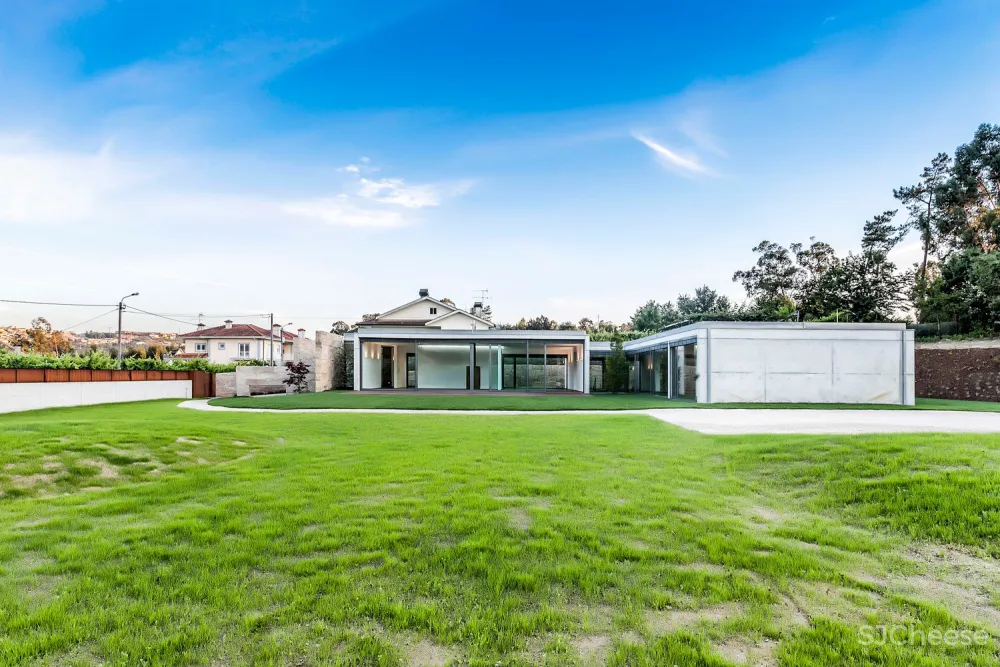 FCC Arquitectura | 葡萄牙拥有大地形区域的别墅 Campo das Paulas