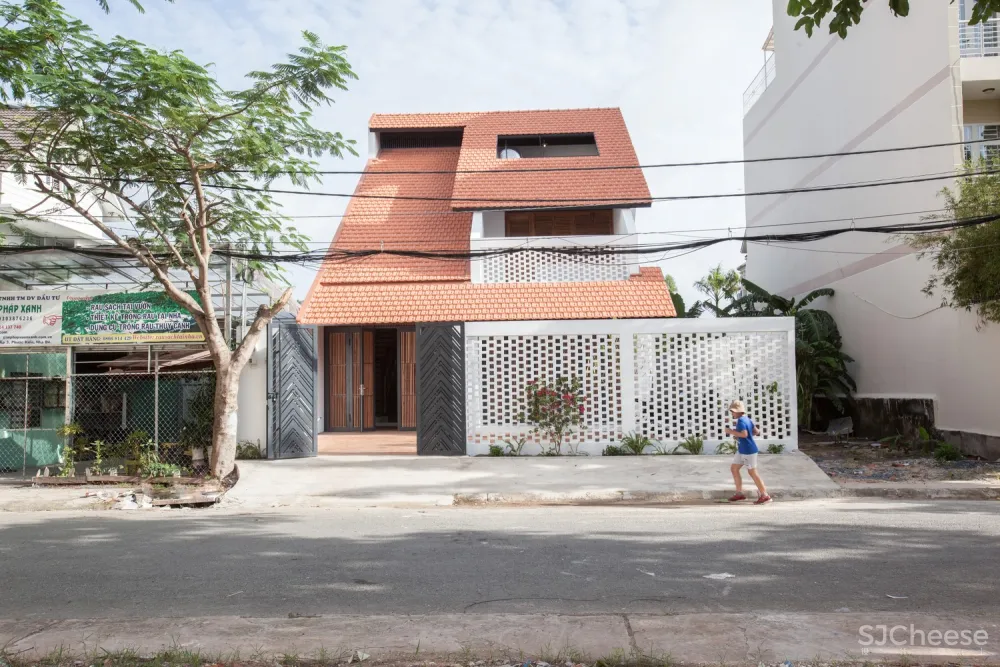 新作 | K59atelier 与自然的和谐相处Tile Roof House 首