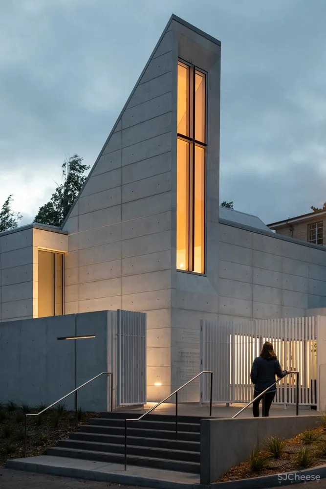 Mark Cavagnero Associates | 白色混凝土教堂