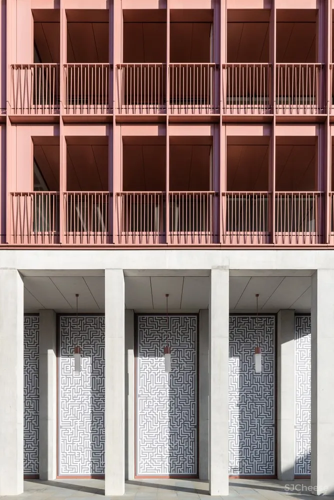 R7 | 粉色办公大楼