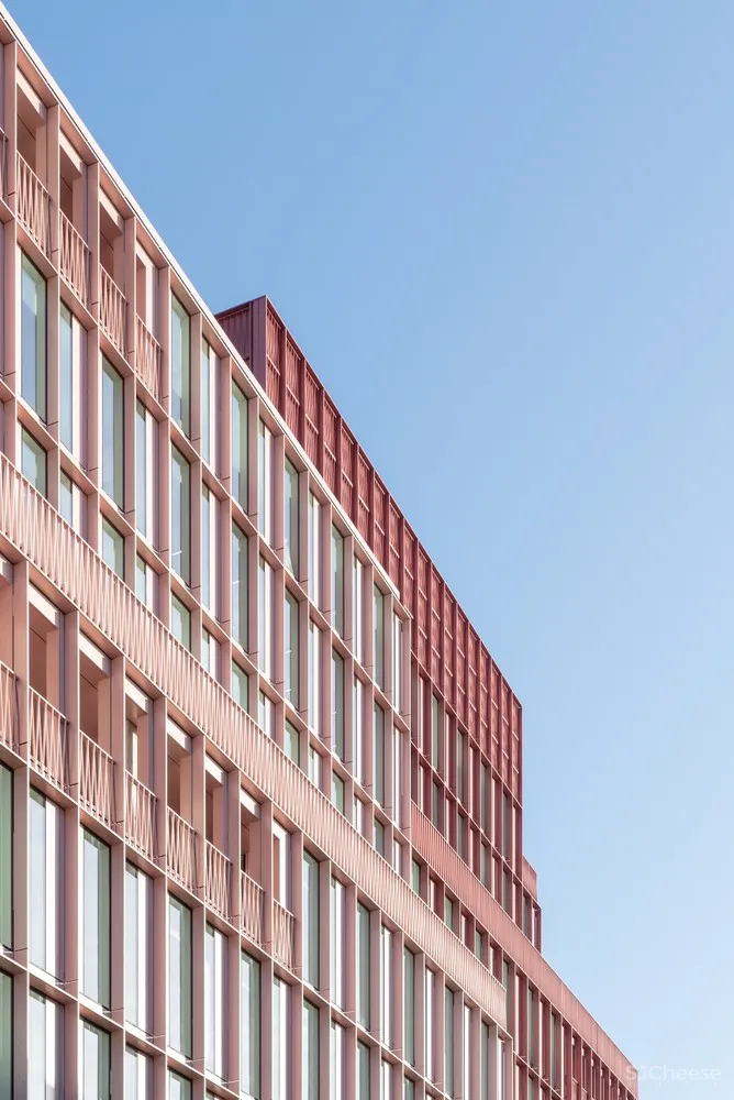 R7 | 粉色办公大楼