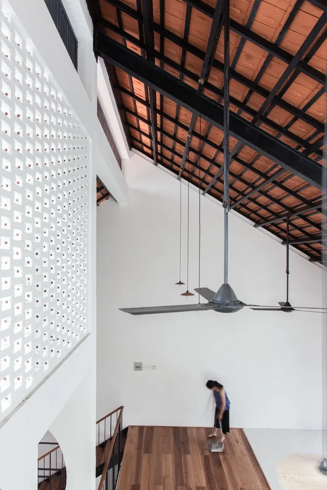 新作 | K59atelier 与自然的和谐相处Tile Roof House 首