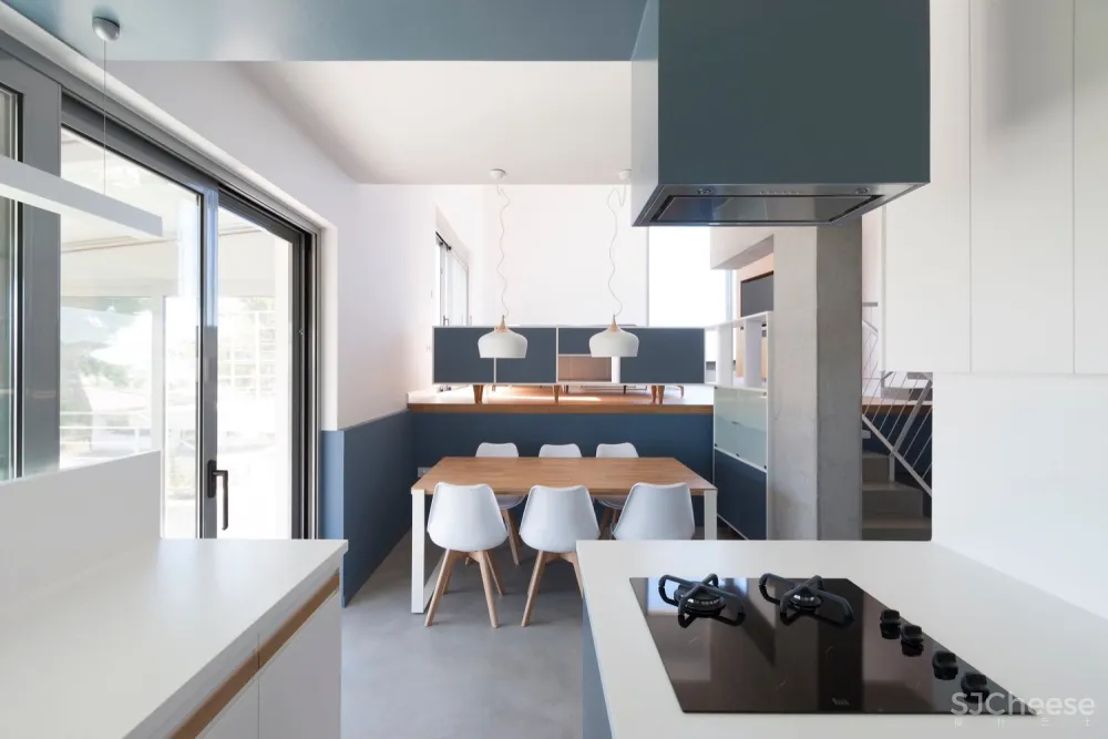 Ntovros Vasileios Architects | 俯瞰大海的希腊清新小别墅