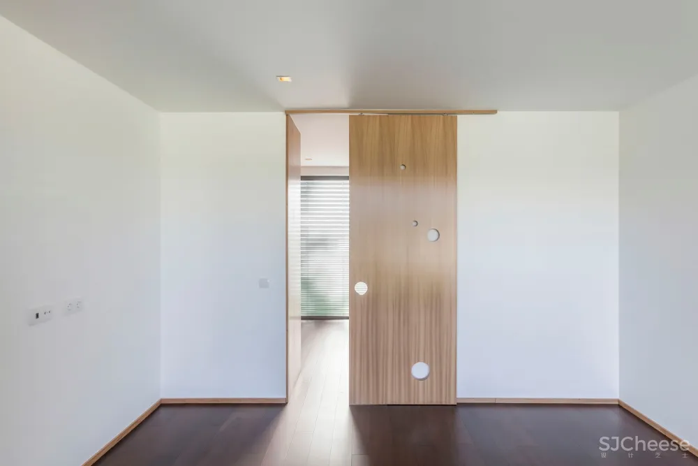 FCC Arquitectura | 葡萄牙拥有大地形区域的别墅 Campo das Paulas