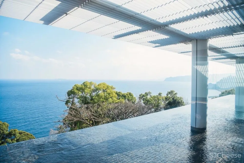 安藤忠雄,坂茂、隈研吾设计的温泉酒店,冷峻的外表却是有温度的设计