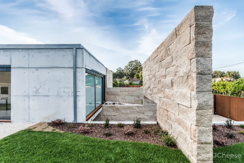 FCC Arquitectura | 葡萄牙拥有大地形区域的别墅 Campo das Paulas