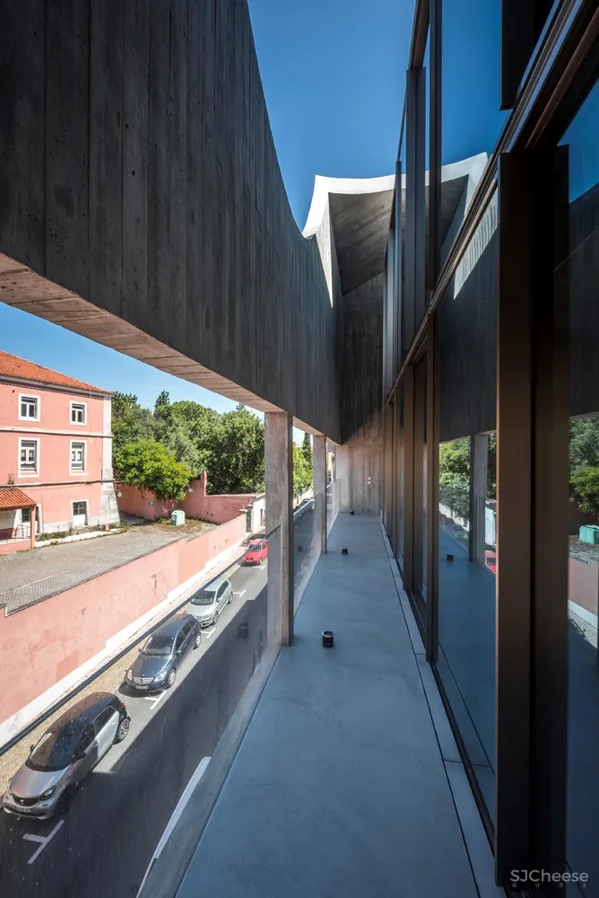 Aires Mateus | U形开口式混凝土住宅 首