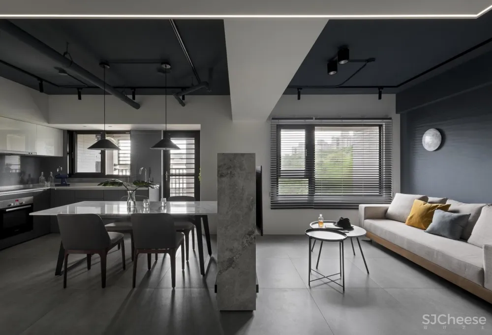 Blue in the F | 易其设计