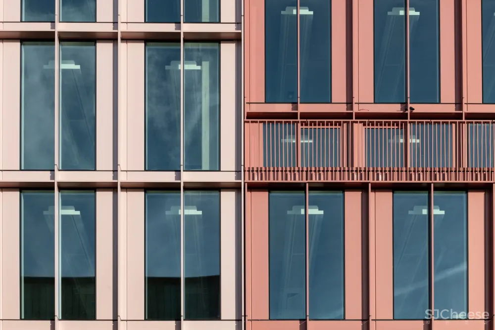 R7 | 粉色办公大楼