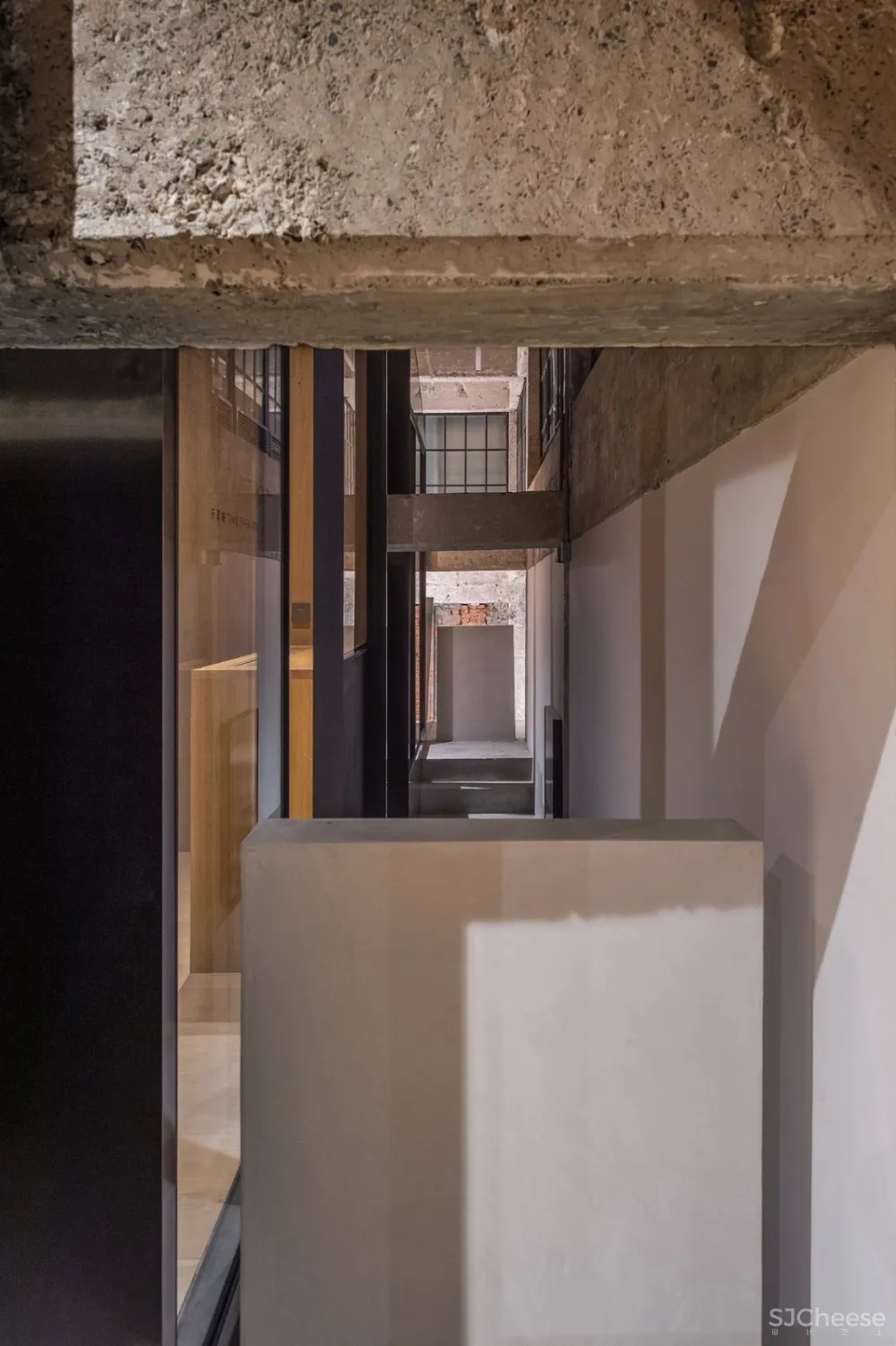 新作 | 耗资1000万,在450 m² 的老建筑内造了8个房子! 首