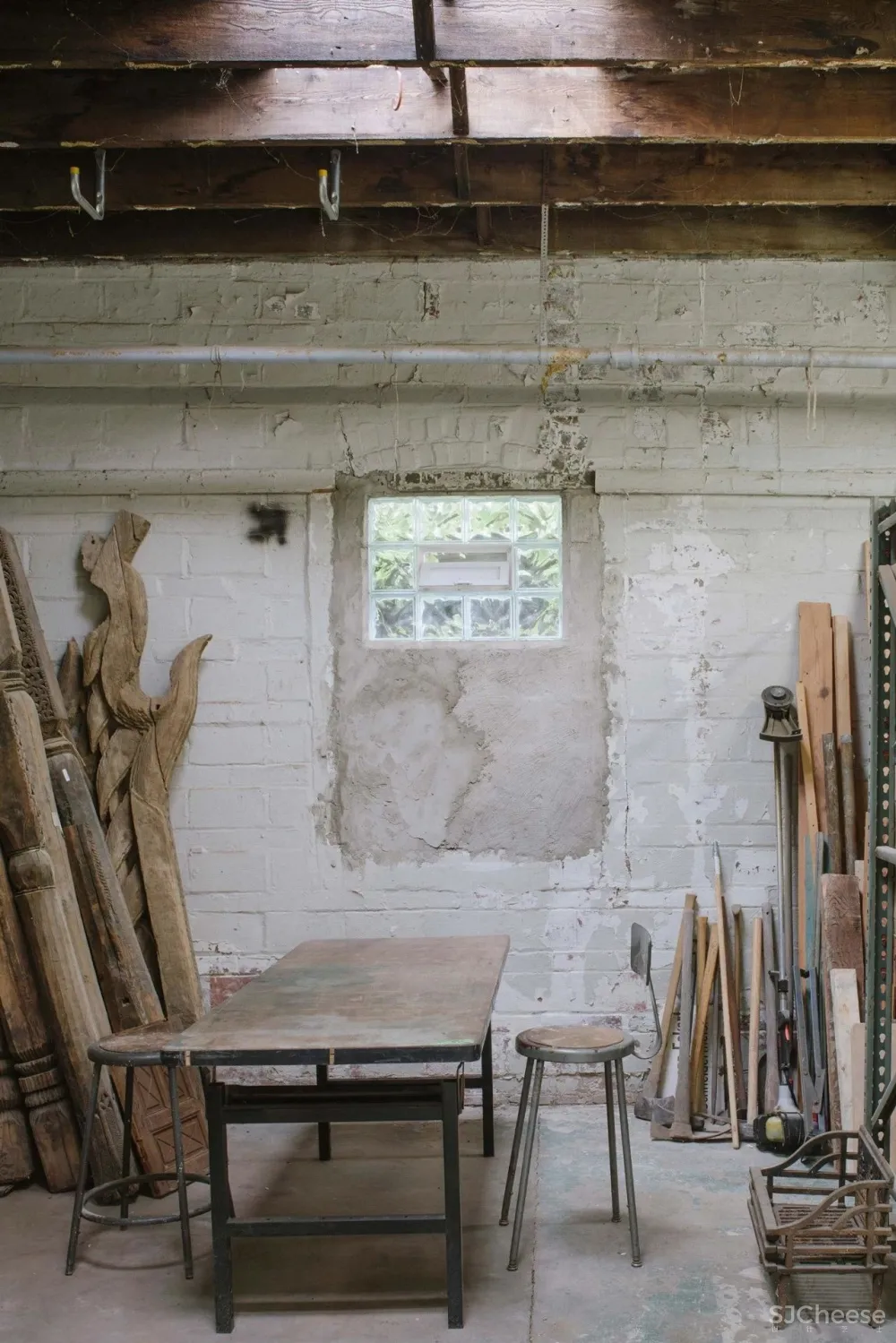 仓库改成家，粗糙的样子也很美