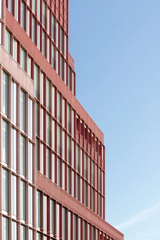 R7 | 粉色办公大楼