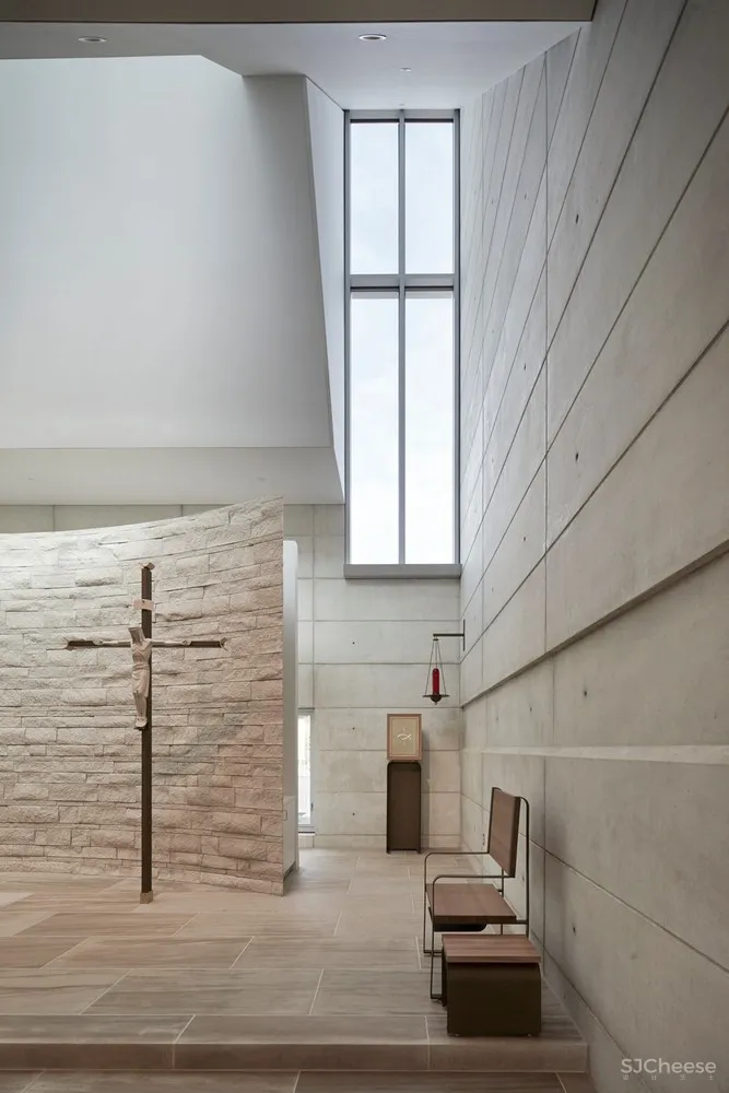 Mark Cavagnero Associates | 白色混凝土教堂