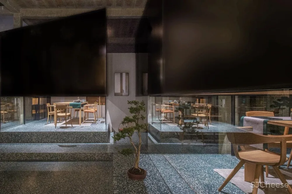 新作 | 耗资1000万,在450 m² 的老建筑内造了8个房子! 首