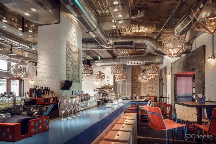 Kolor酒吧餐厅室内设计,布达佩斯 / 81font