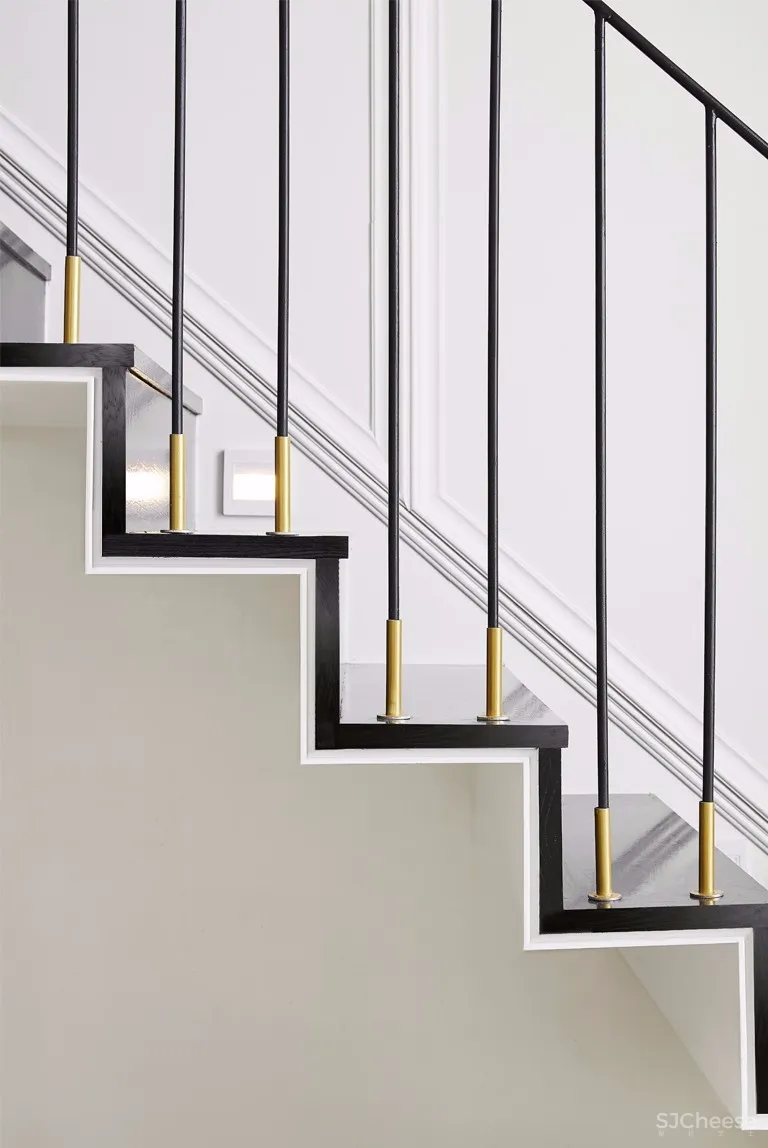 黑白复式公寓 | 目心设计