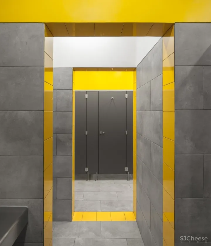 葡萄牙黄色点燃的健身俱乐部空间 | EstúdioAmatam