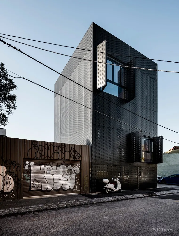 DKO Architecture + SLAB | 黑色垂直住宅建筑