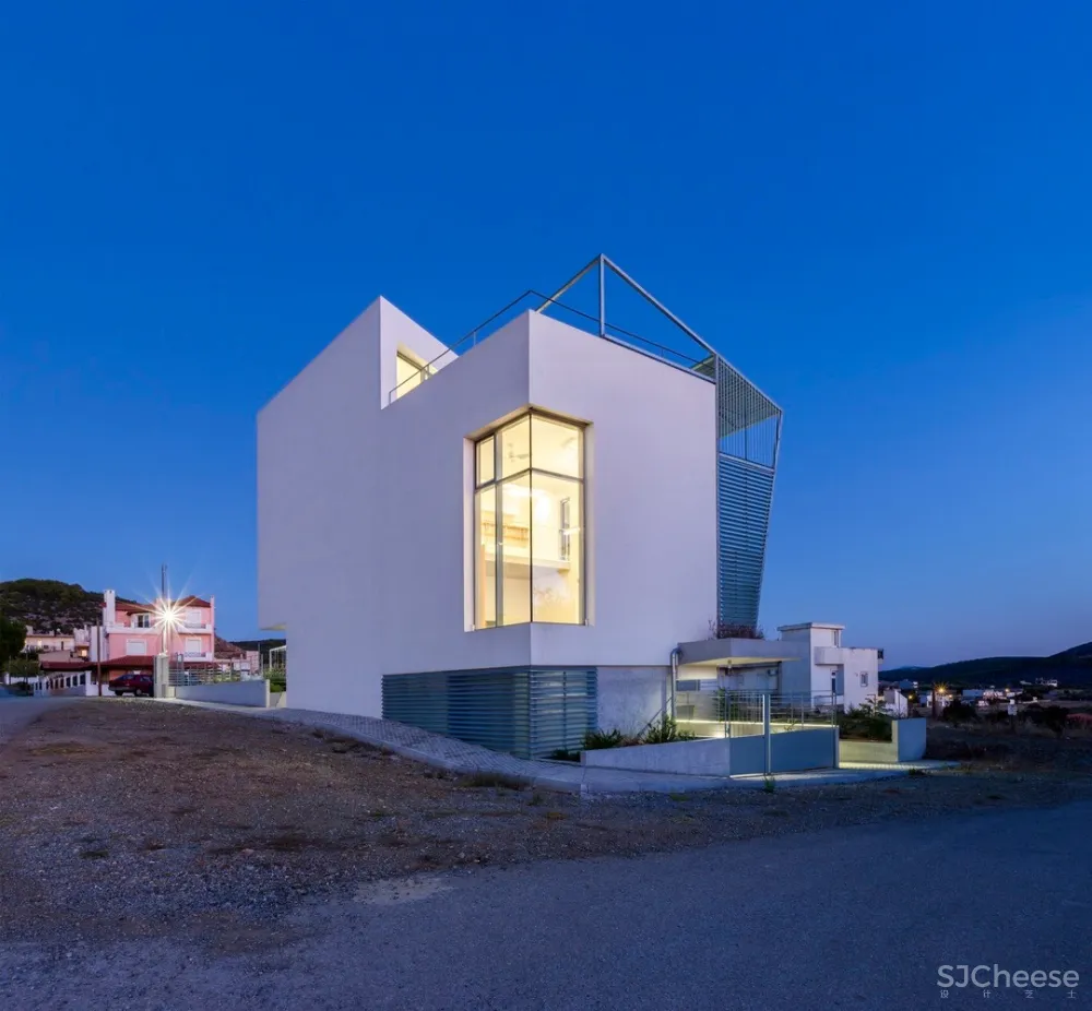 Ntovros Vasileios Architects | 俯瞰大海的希腊清新小别墅