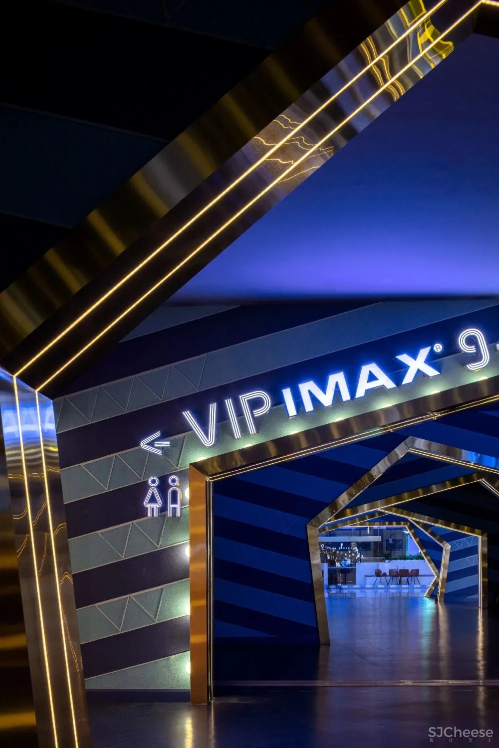 有一个蓝盈盈的梦境等着你,今晚一起去电影院做梦吗?