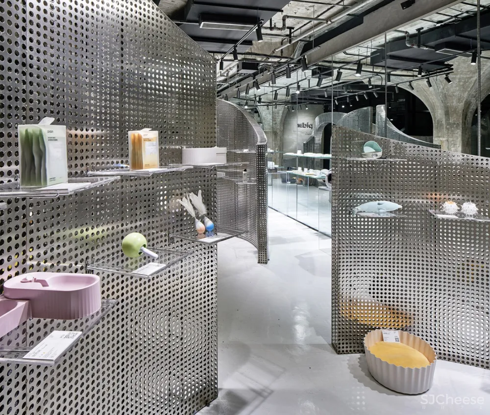 最新 I.F.S.E. SPACE CREATIVE LAB | 上海“动物脊背”零售空间设计 首