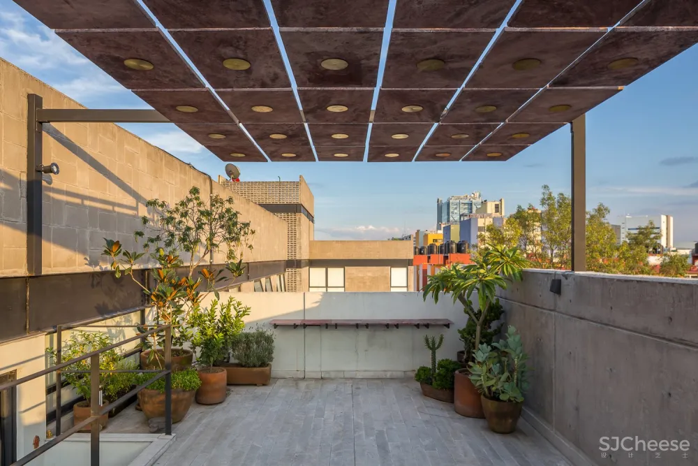 火山岩石板屋顶平台 / PALMA