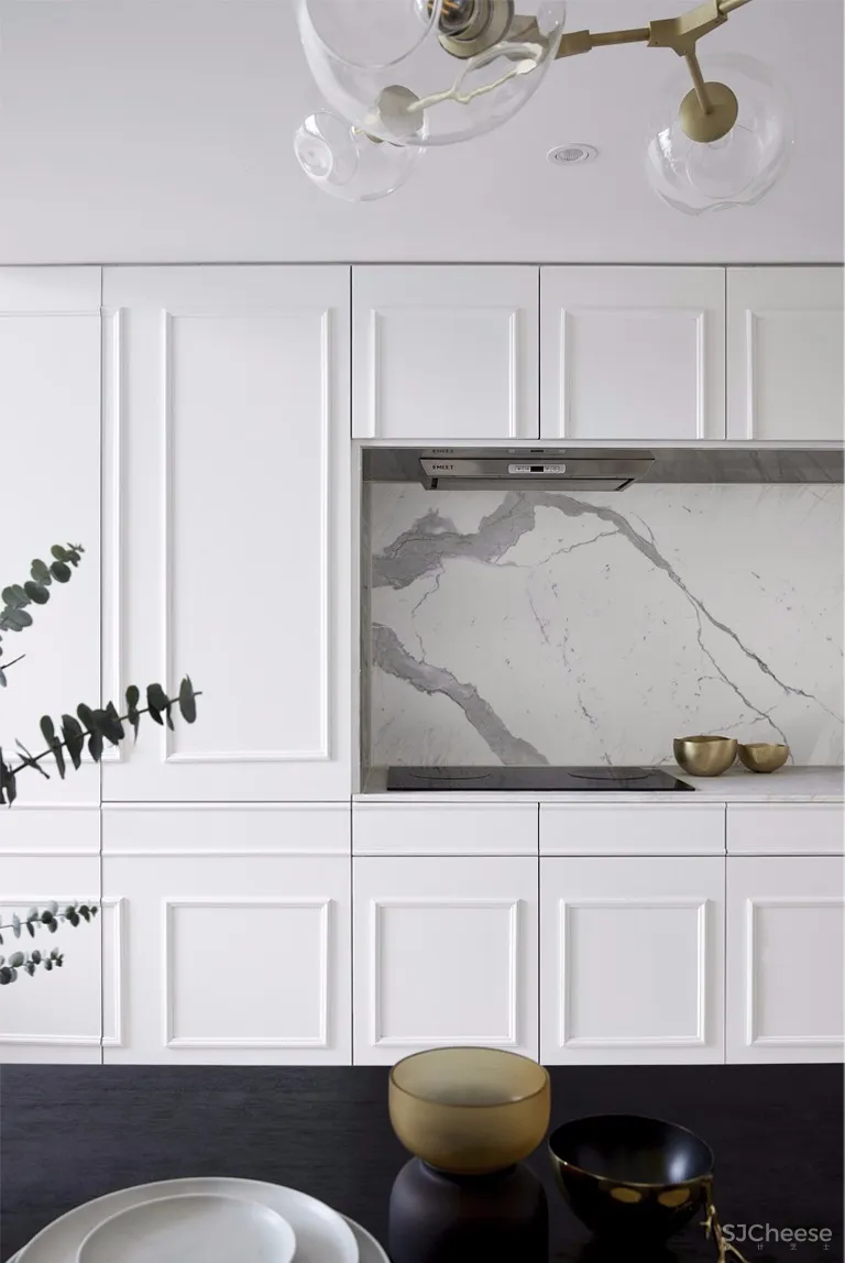 黑白复式公寓 | 目心设计