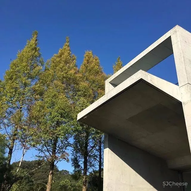 安藤忠雄,坂茂、隈研吾设计的温泉酒店,冷峻的外表却是有温度的设计