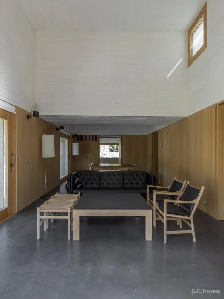 卡塞雷斯石屋 / Tuñón Arquitectos