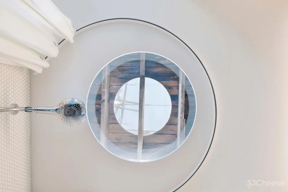 仓库改成家，粗糙的样子也很美