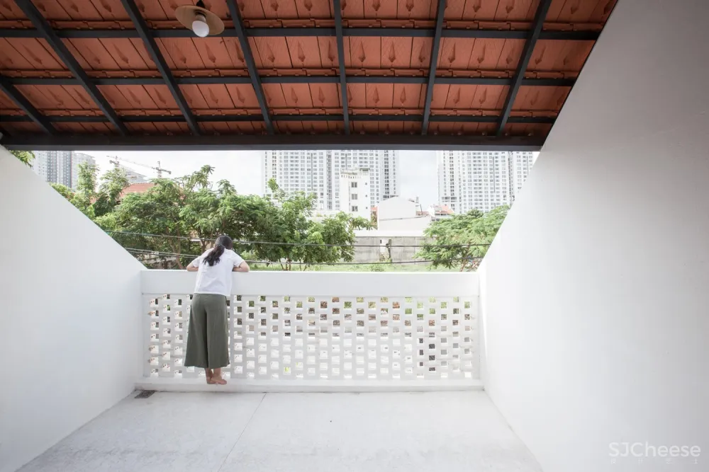 新作 | K59atelier 与自然的和谐相处Tile Roof House 首