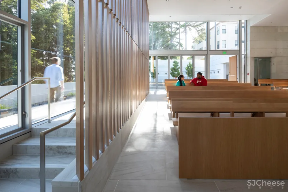 Mark Cavagnero Associates | 白色混凝土教堂