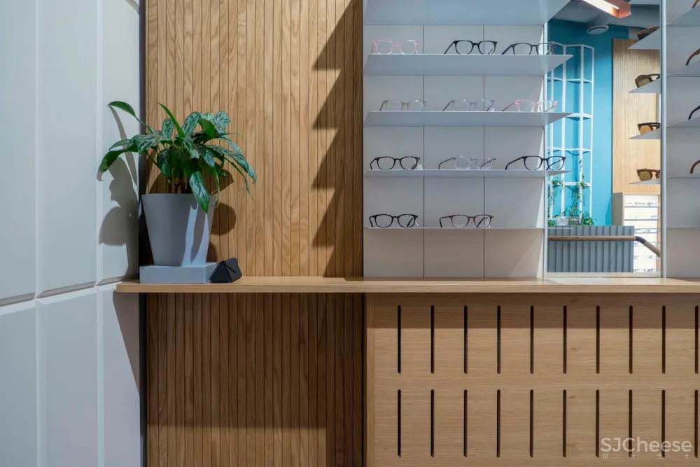 旧烘焙厂改造成的P.Y.E眼镜店 | Facultative Works