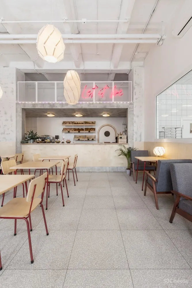 ZROBYM architects | 白俄罗斯 Let it be面包店