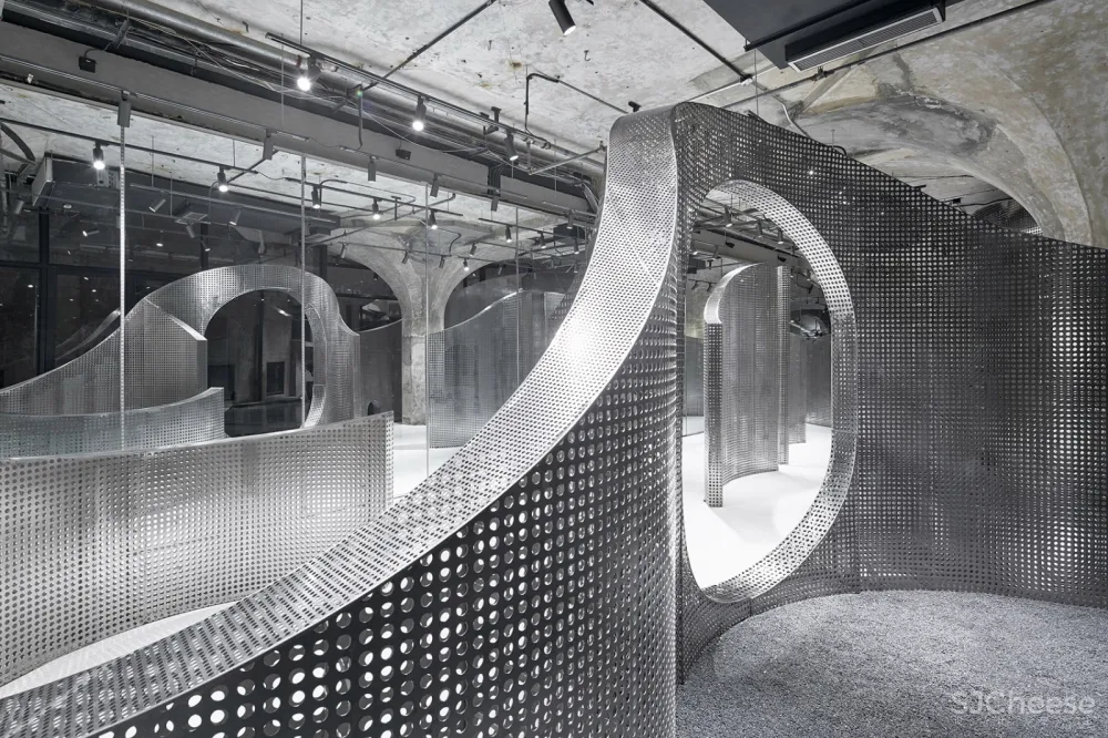 最新 I.F.S.E. SPACE CREATIVE LAB | 上海“动物脊背”零售空间设计 首