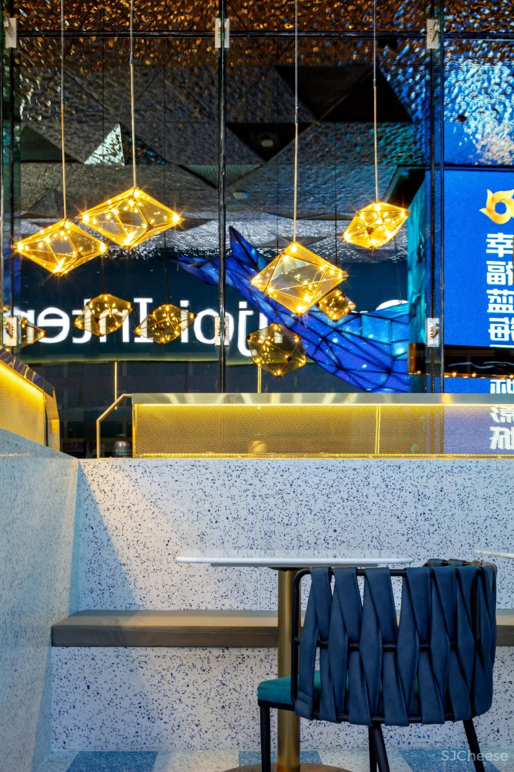 有一个蓝盈盈的梦境等着你,今晚一起去电影院做梦吗?