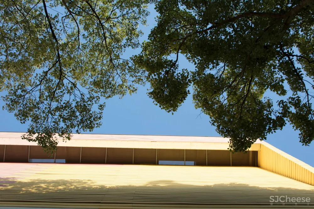 岳阳县三中学风雨操场兼报告厅,湖南 / 素朴建筑工作室
