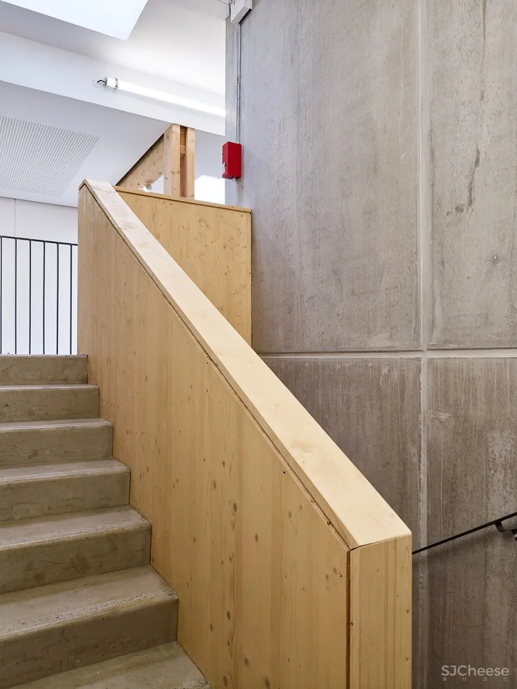 Le Cap 商务孵化基地/ Reach &Scharff Architectes+ Hors les MursArchitecture